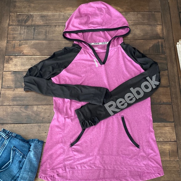 Reebok Tops - 💗Sold💗 Reebok workout Pullover 💗